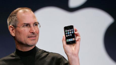 Steve Jobs, lors du dévoilement de l'iPhone en 2007 (Photo : AP / Paul Sakuma).