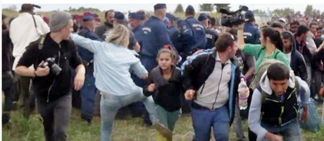 violence anti-#migrants : la journaliste hongroise d’extrême droite condamnée