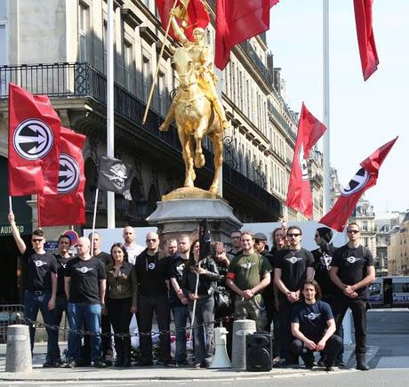 On nous signale une niche de #PesteBrune à #Tours : la « Dissidence française »