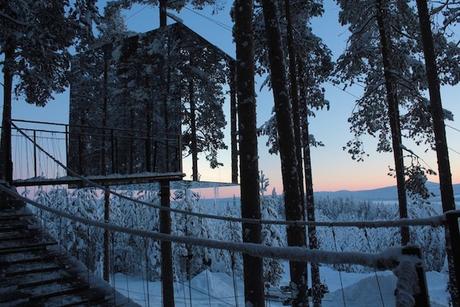 Incredible-Mirror-Cube-Habitation-in-Sweden-0