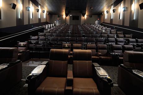 Une soirée VIP au Cinéma Cineplex Odeon du Quartier Dix30 Par Marie-Eve et Jean-Phillipe