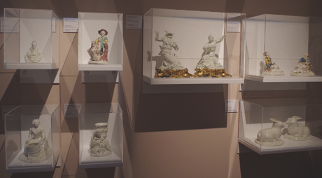 Tendre porcelaine de Saint-Cloud, Des formes et des usages au XVIIIe siècle. Tendre porcelaine de Saint-Cloud, Des formes et des usages au XVIIIe siècle.