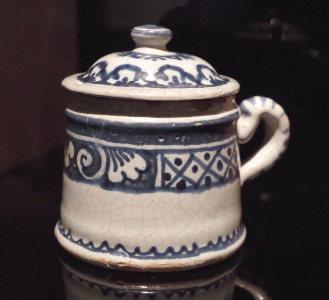 Tendre porcelaine de Saint-Cloud, Des formes et des usages au XVIIIe siècle. Tendre porcelaine de Saint-Cloud, Des formes et des usages au XVIIIe siècle.