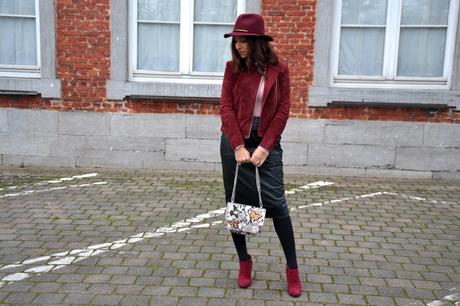 Burgundy & jupe en simili Burgundy & jupe en simili