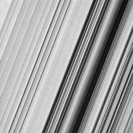 Cassini : des images sans précédent des anneaux de Saturne