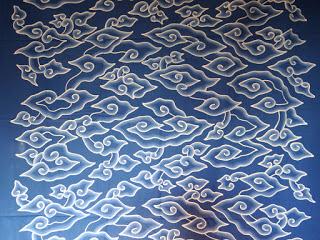 Motif batik: Mega Mendung http://tokoada.fr/accueil/94-batik-tulis-motif-mega-mendung-bleu.html