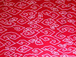 Motif batik: Mega Mendung http://tokoada.fr/accueil/89-batik-tulis-motif-mega-mendung-framboise-et-rose.html