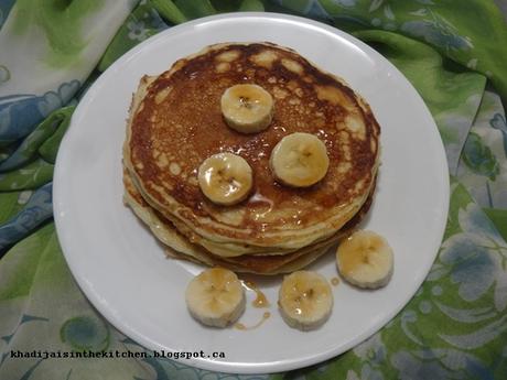 PANCAKES AU YAOURT GREC / GREEK YOGURT PANCAKES / PANQUEQUES CON YOGUR GRIEGO / بانكيك الياغورت اليوناني