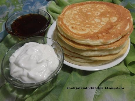 PANCAKES AU YAOURT GREC / GREEK YOGURT PANCAKES / PANQUEQUES CON YOGUR GRIEGO / بانكيك الياغورت اليوناني