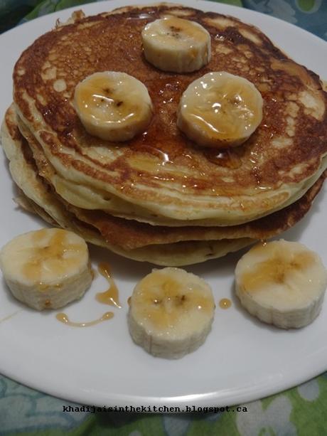 PANCAKES AU YAOURT GREC / GREEK YOGURT PANCAKES / PANQUEQUES CON YOGUR GRIEGO / بانكيك الياغورت اليوناني