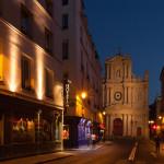 EVASION : L’hôtel de « JoBo », écrin « Directoire Rock » au coeur du Marais (Paris)