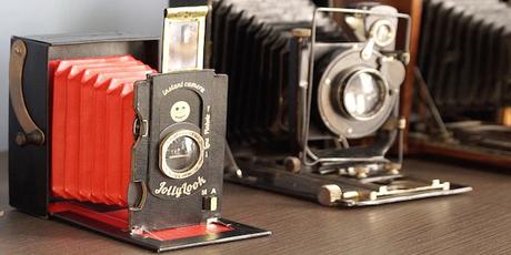 HIGH-TECH : ‘Retro’ Folding Polaroid Camera
