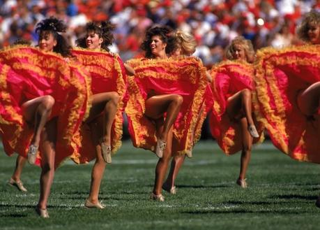 Comment a évolué le look des cheerleaders depuis 50 ans? Comment a évolué le look des cheerleaders depuis 50 ans?