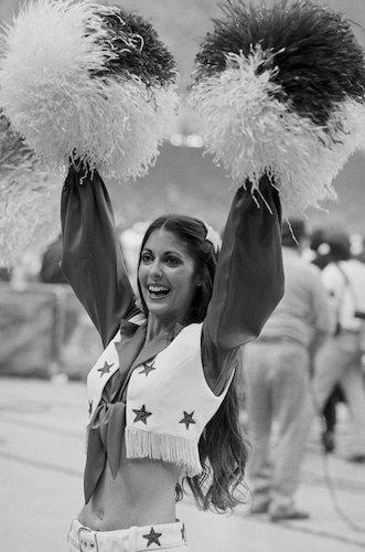 Comment a évolué le look des cheerleaders depuis 50 ans? Comment a évolué le look des cheerleaders depuis 50 ans?