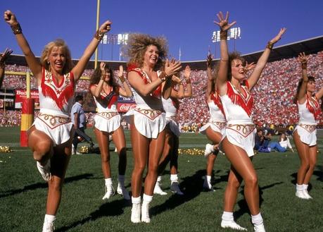 Comment a évolué le look des cheerleaders depuis 50 ans? Comment a évolué le look des cheerleaders depuis 50 ans?