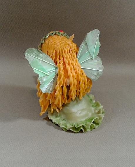 Petite elfe papillon en porcelaine froide