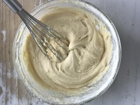 Le Gâteau « Carré rouge »de l’île Maurice, un quatre quart enrobé de sirop et de noix de coco ! Le Gâteau « Carré rouge »de l’île Maurice, un quatre quart enrobé de sirop et de noix de coco !