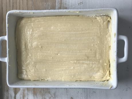 Le Gâteau « Carré rouge »de l’île Maurice, un quatre quart enrobé de sirop et de noix de coco ! Le Gâteau « Carré rouge »de l’île Maurice, un quatre quart enrobé de sirop et de noix de coco !