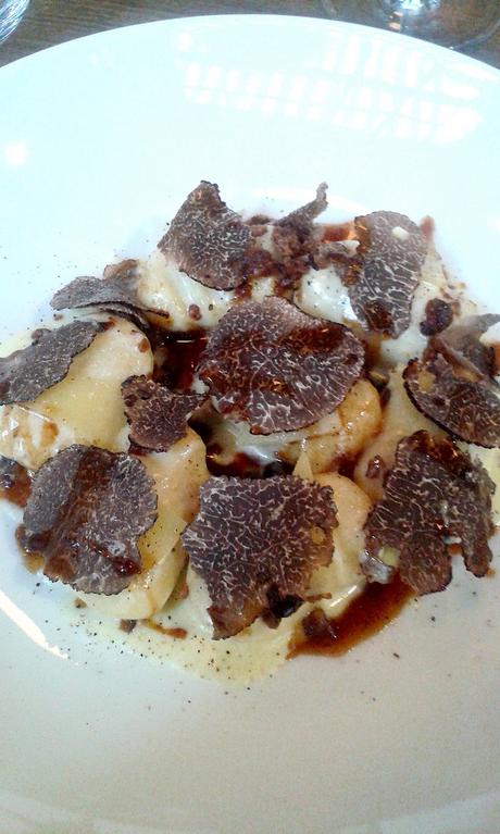 Gnocchis fondants, triuffes noires, vieux Comté, châtaignes © Gourmets&co Gnocchis fondants, triuffes noires, vieux Comté, châtaignes © Gourmets&co