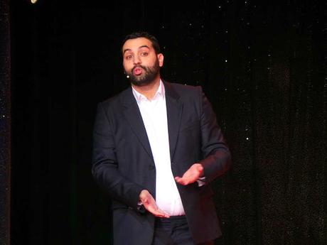 Yassine Belattar est ingérable à la Nouvelle Eve Yassine Belattar la nouvelle eve Paris One Man Show Spectacle Humoriste