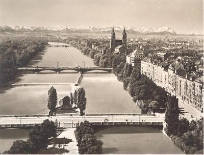 Munich en 1930: vue aérienne du pont Cornelius avec le monument à Louis II