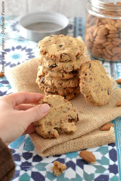 Cookies à l'okara d'amande, abricots secs et pépites de chocolat noir {sans gluten} Cookies à l'okara d'amande, abricots secs et pépites de chocolat noir
