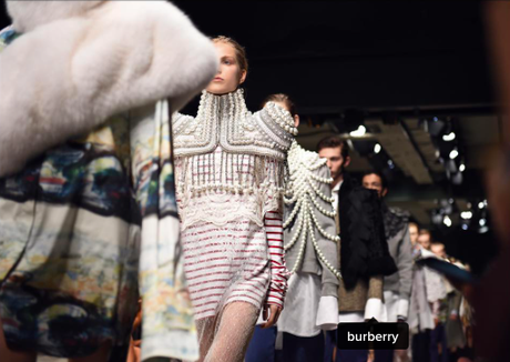 London Fashion Week hiver 2017 : Le défilé Burberry...