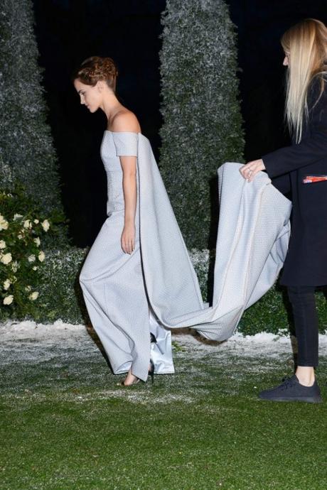 Robe de cape d’Emma Watson provoque un chaos sur tapis rouge Robe de cape d’Emma Watson provoque un chaos sur tapis rouge