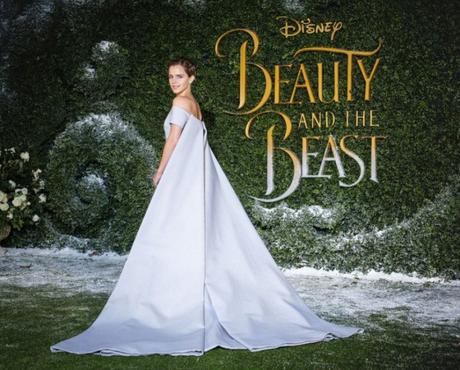 Robe de cape d’Emma Watson provoque un chaos sur tapis rouge Robe de cape d’Emma Watson provoque un chaos sur tapis rouge