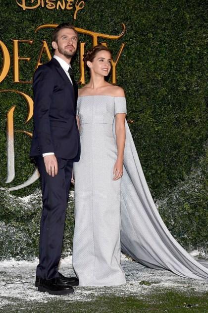 Robe de cape d’Emma Watson provoque un chaos sur tapis rouge Robe de cape d’Emma Watson provoque un chaos sur tapis rouge