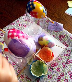 PÂQUES: Comment faire des oeufs avec des serviettes de table? PÂQUES: Comment faire des oeufs avec des serviettes de table?