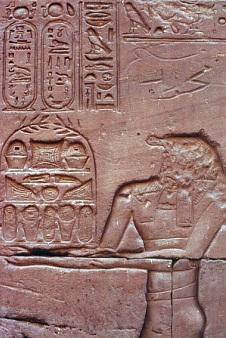Une figure du destin, certainement davantage un concept divinisé qu'une véritable divinité, le netjer Chaï (1)...  En Égypte ancienne !