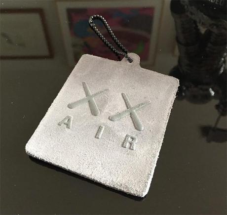 Kaws x Air Jordan 4 Grey : Preview Kaws x Air Jordan 4 Grey