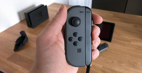 La Nintendo Switch, une console ambitieuse qui doit maintenant livrer la marchandise Les Joy-Con sont très petites (et je n'ai pas les plus grandes mains au monde).