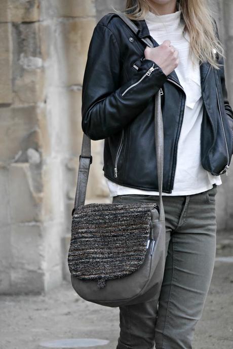 #218 FEMME À VOLANTS #218 FEMME À VOLANTS