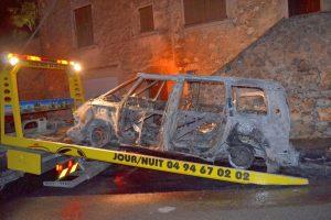 Véhicule en feu Véhicule en feu