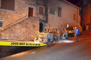 Véhicule en feu Véhicule en feu