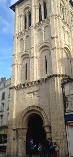 Visiter Poitiers en jouant aux agents secrets !