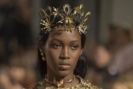PORTRAIT : JANAINA MILHEIRO, LA REINE DES PLUMES ! 09-02