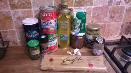 Linguine alla puttanesca Linguine alla puttanesca