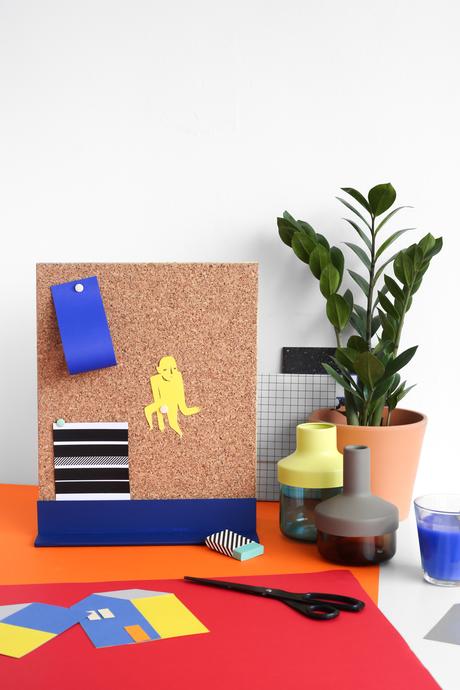 DIY – Pinboard en liége et bois Découvrez notre DIY facile et rapide pour réaliser un pinboard en liège et bois, une astuce pratique pour organiser son bureau !
