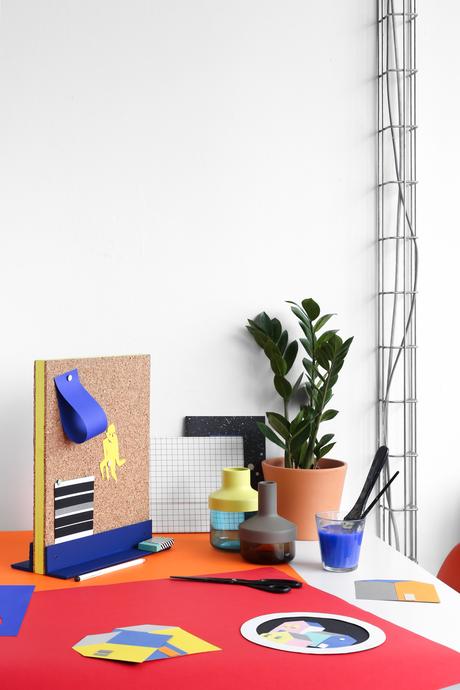DIY – Pinboard en liége et bois Découvrez notre DIY facile et rapide pour réaliser un pinboard en liège et bois, une astuce pratique pour organiser son bureau !