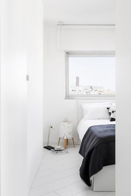 Un petit appartement totalement blanc
