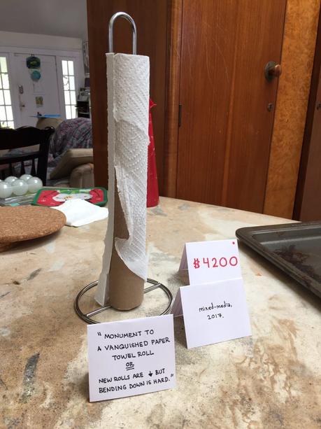 Son colocataire laissant tout traîner, il transforme son appart en galerie d'art Son colocataire laissant tout traîner, il transforme son appart en galerie d'art