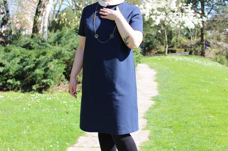 Look mode Nantais : col claudine et rock n roll blog-mode-nantes-detail-robe-bleue-col-claudine-kiabi