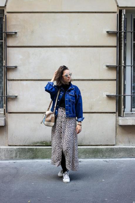 JUPE FLEURIE DANS MON PARIS POURRI 7 motif fleuri et veste en jean
