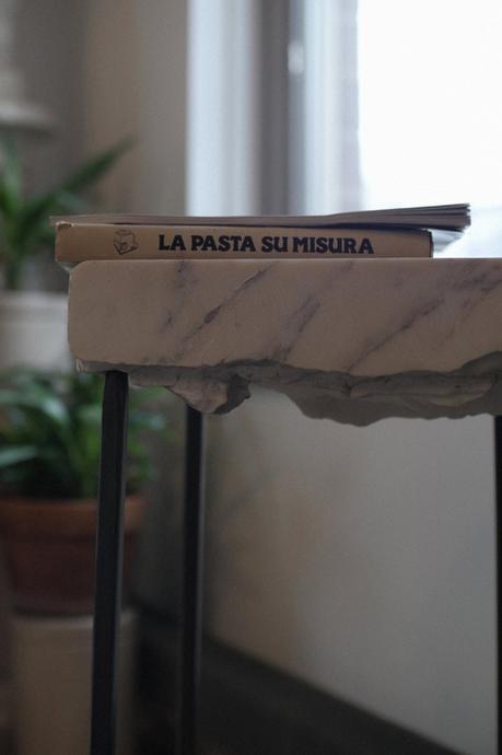 Carrara, la table haute de Jason Pocklington