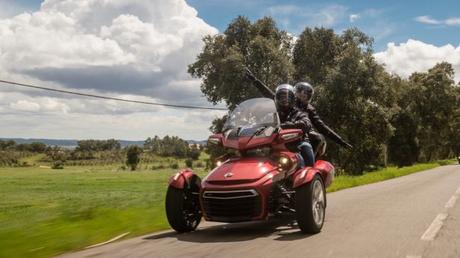 Can-Am Spyder: moto à 3 roues testée sur les routes Portugaises Can-Am Spyder testé par la rédaction de L'HommeTendance.fr