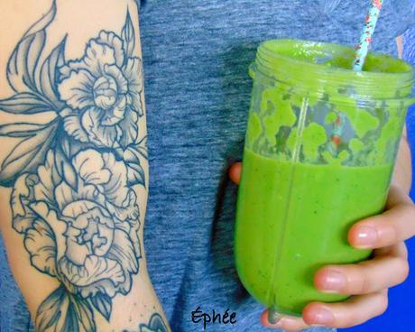 Smoothie vert printemps à l'avocat Smoothie vert printemps à l'avocat