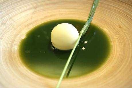 Oeuf mimosa, jus de blé vert © Gourmets&Co - copie